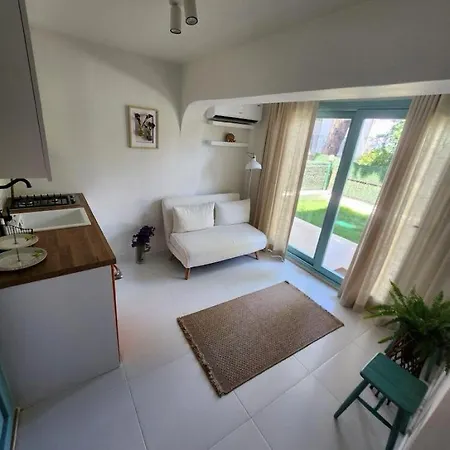 Nunu House * Βουρλά